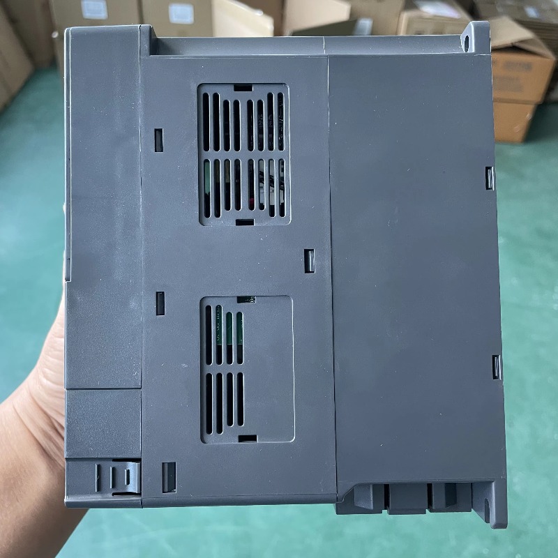 2.2KW 3HP Solar Water Pump Inv - огляд і ціна Solar Pump Inverter 2.2Kw